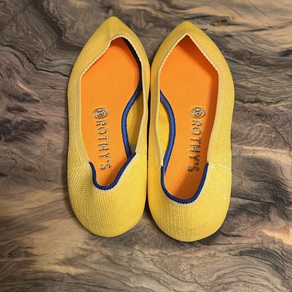 Rothy’s extra cushion lemon yellow pointed flats - Picture 4 of 7
